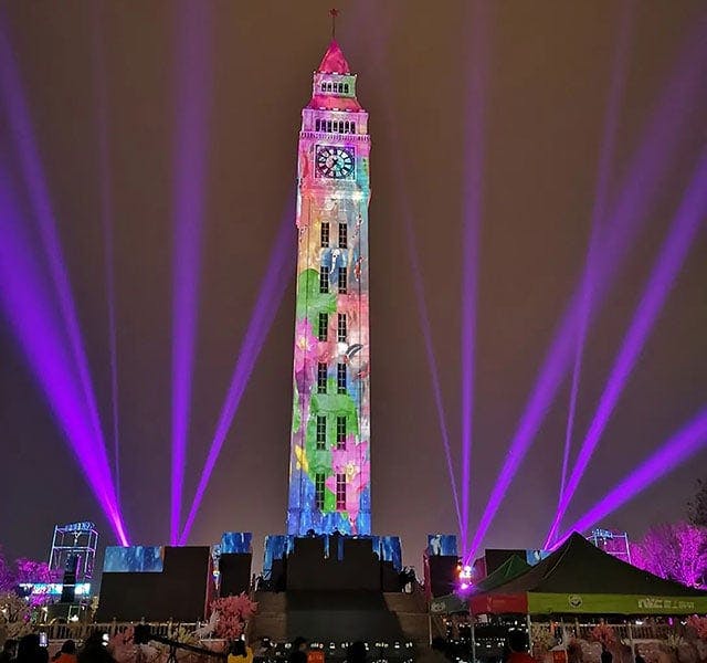 Laser projectors light up China's "Big Ben"